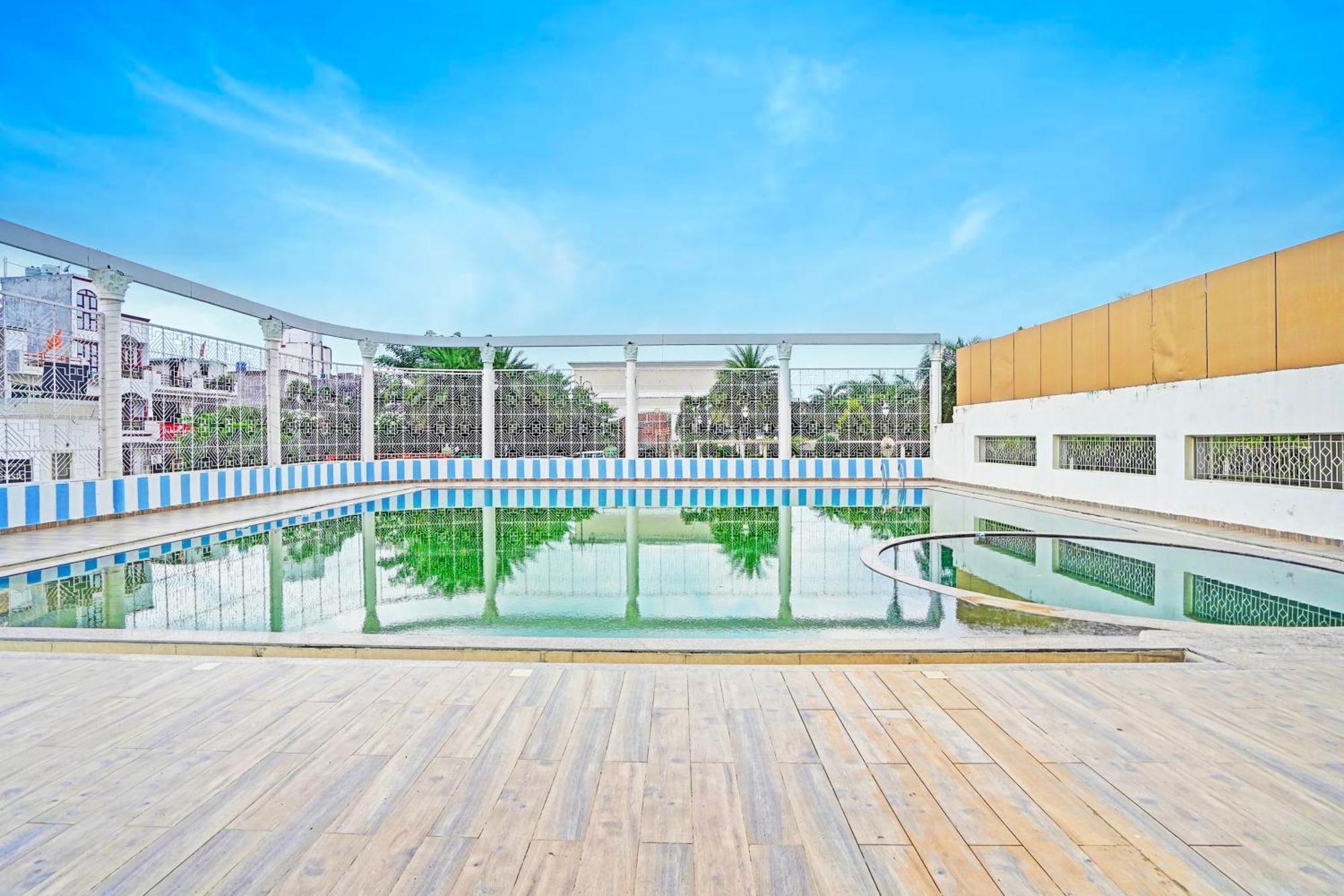 Palette Gomti Nagar Near Ekana Stadium Formerly Gusto Club Lucknow Luaran gambar